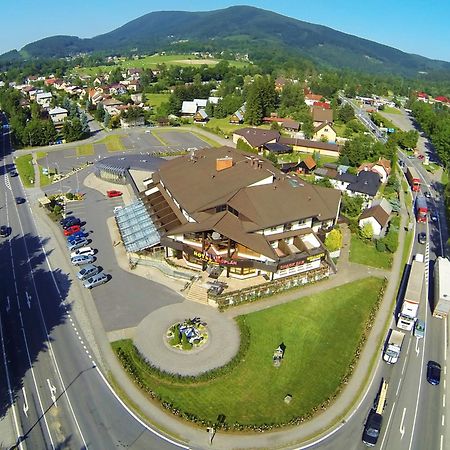 Hotel Eroplan Рожнов-под-Радгоштєм Екстер'єр фото