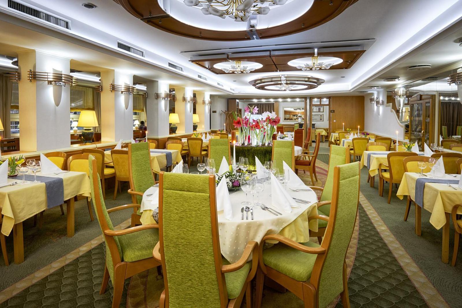 Hotel Eroplan Рожнов-под-Радгоштєм Екстер'єр фото