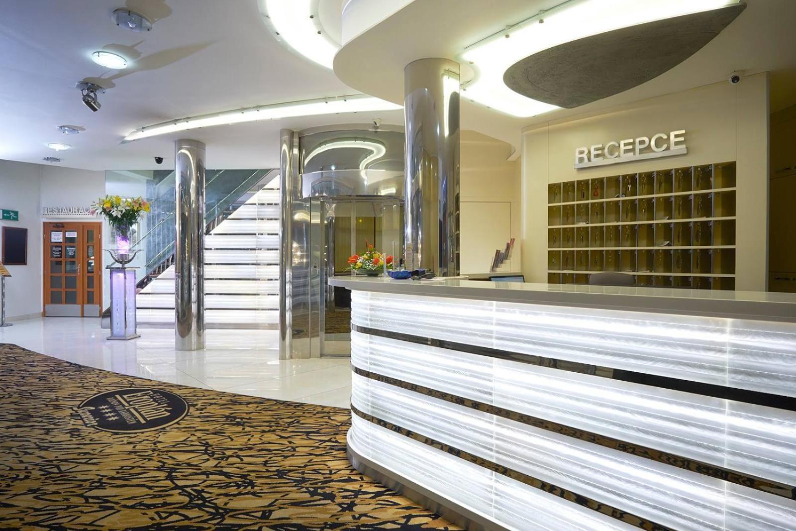Hotel Eroplan Рожнов-под-Радгоштєм Екстер'єр фото