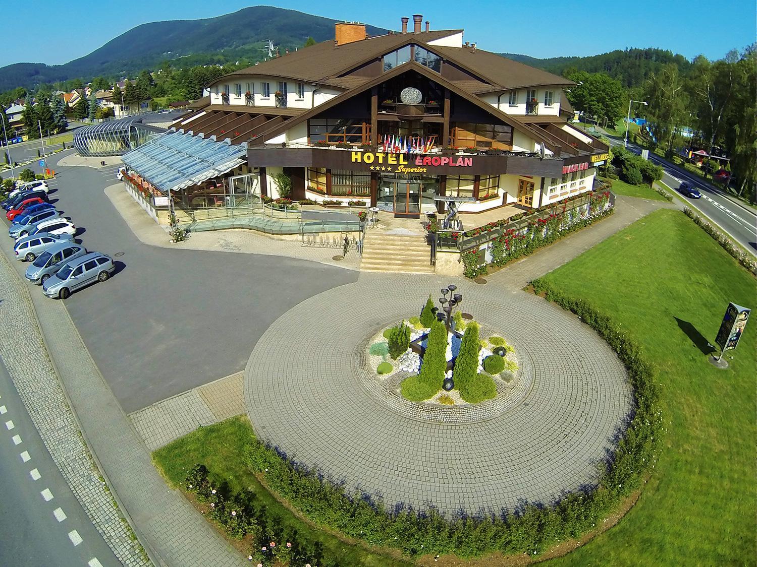 Hotel Eroplan Рожнов-под-Радгоштєм Екстер'єр фото