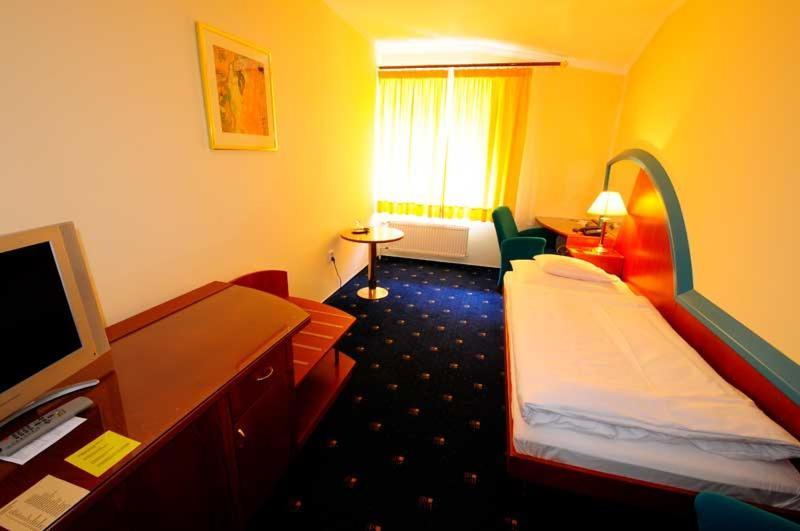 Hotel Eroplan Рожнов-под-Радгоштєм Екстер'єр фото