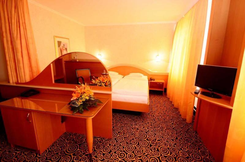 Hotel Eroplan Рожнов-под-Радгоштєм Екстер'єр фото